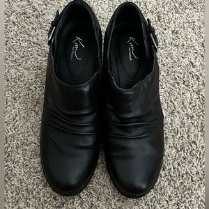 Kim Rogers black womens booties.